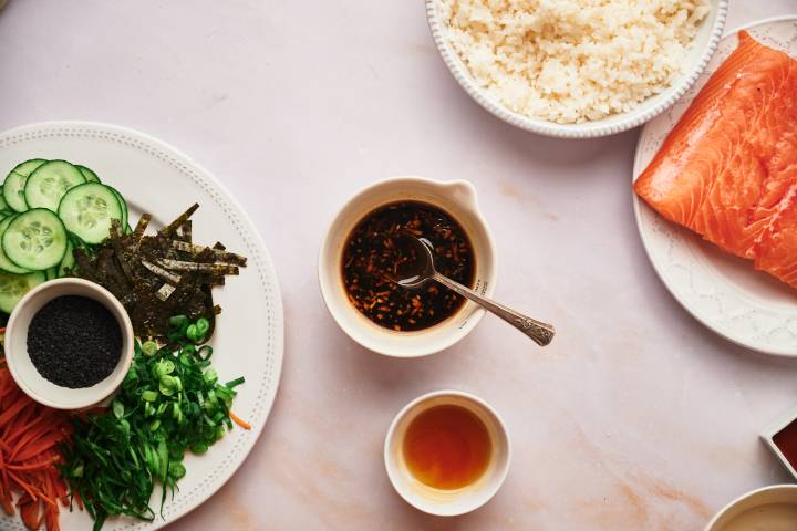 Salmon Sushi Bowls Soy sauce, honey, rice vinegar, sesame oil, garlic, and ginger mixed together in a bowl.