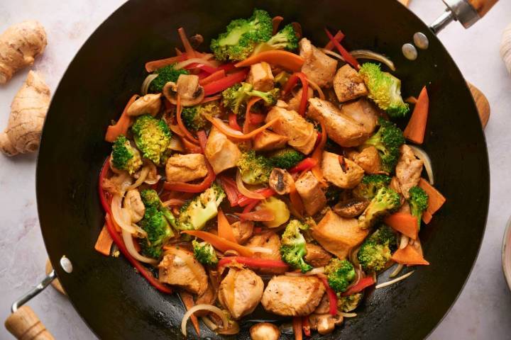 29 Weight Watcher Dinners Under 5 Points Chicken stir fry with chicken breast, broccoli, carrots, bell peppers, and onions in a homemade stir fry sauce.