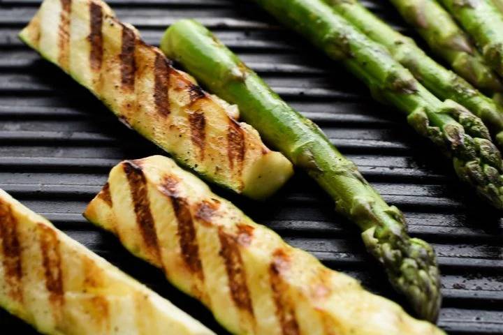 Asparagus and zucchini on a grill pan.