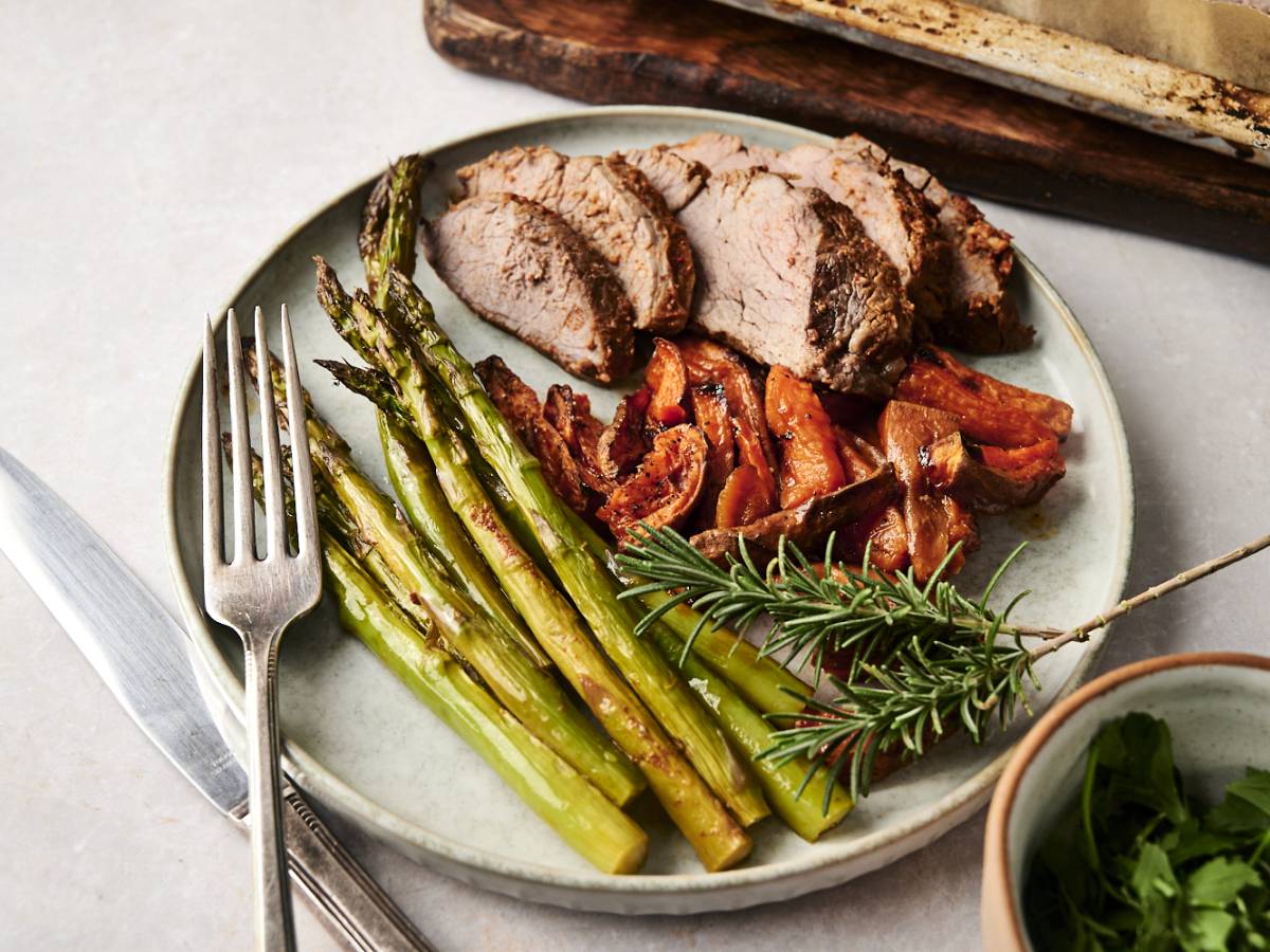 High-protein rosemary steak with roasted sweet potatoes and asparagus