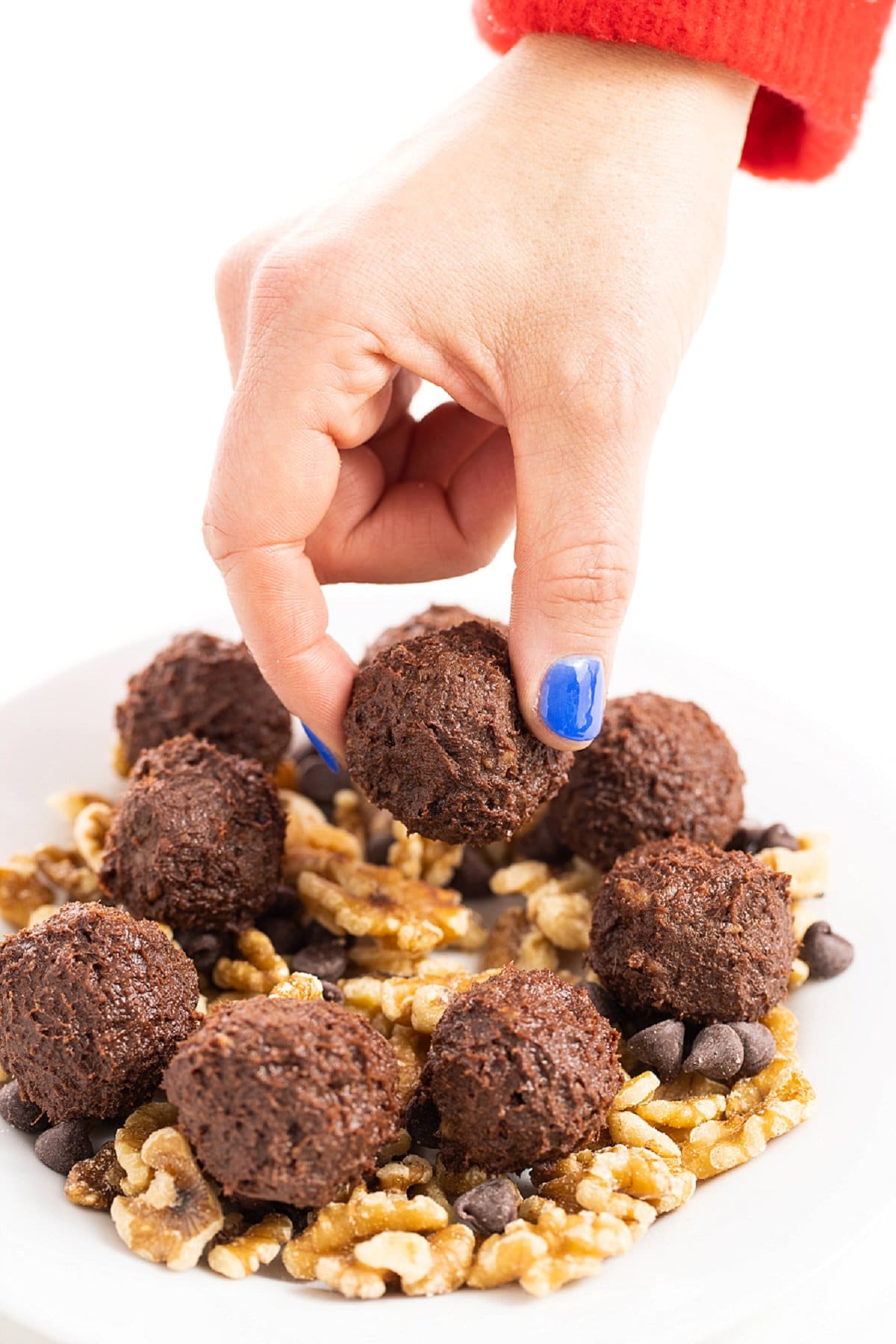 Liz getting a chocolate brownie energy bite