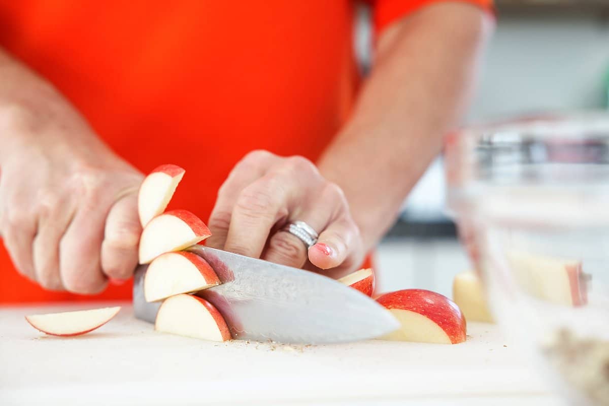 cutting apples