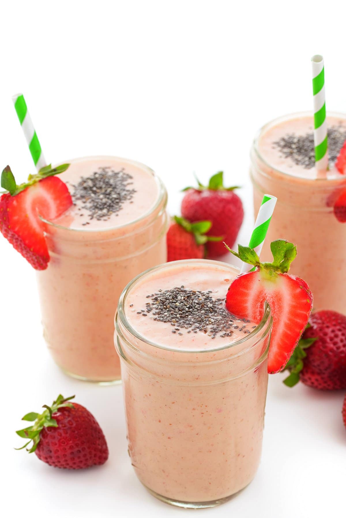 Strawberry Mango Chia Smoothie in a jar