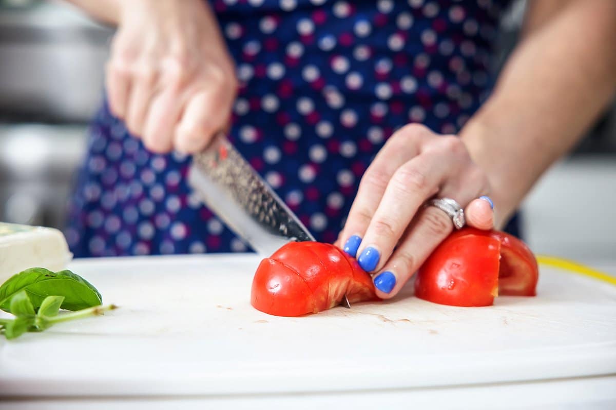 slicing tomatoes for tomato salad