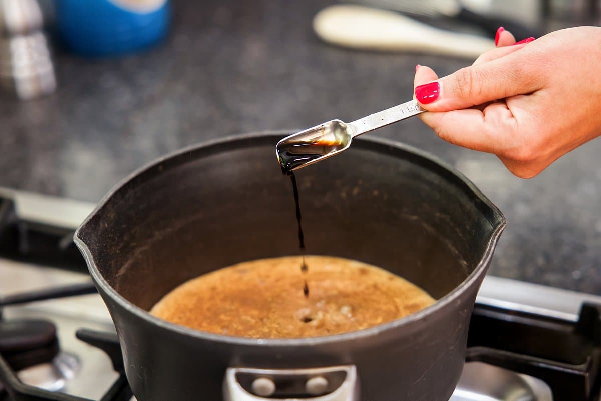 Adding vanilla to pot