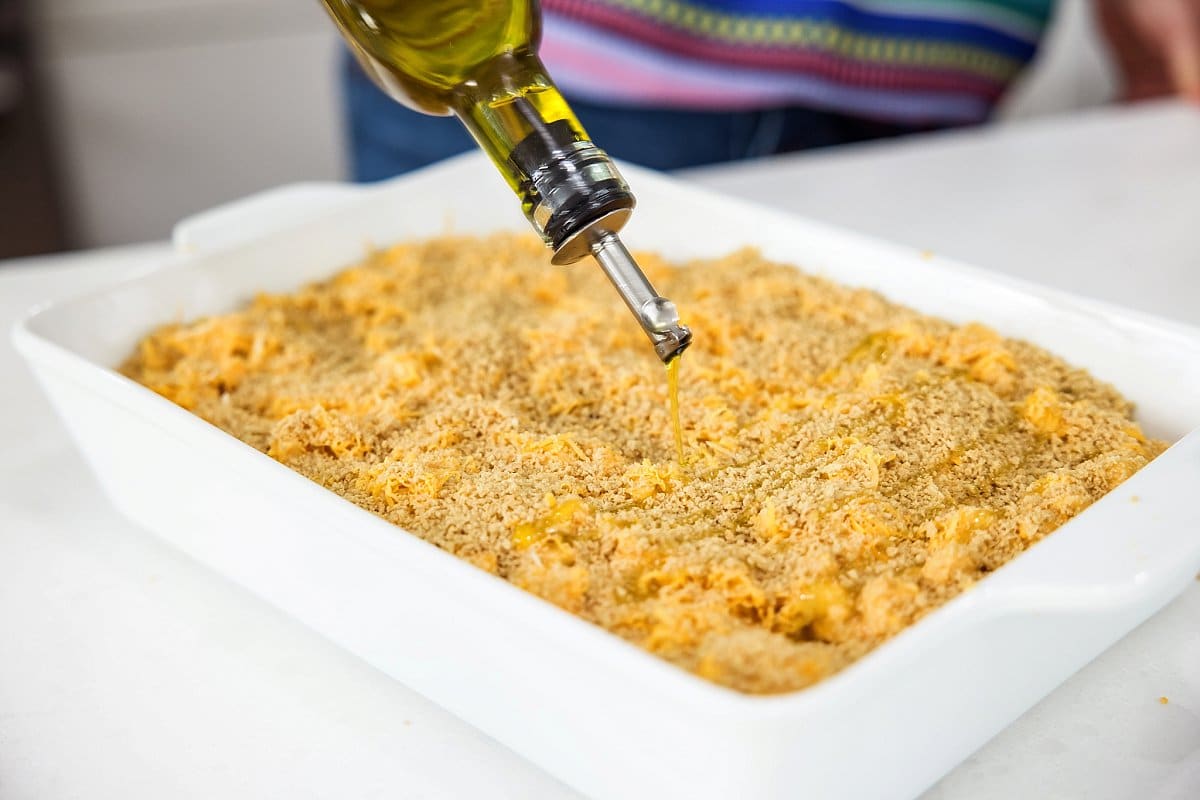 Drizzling oil on baked mac and cheese