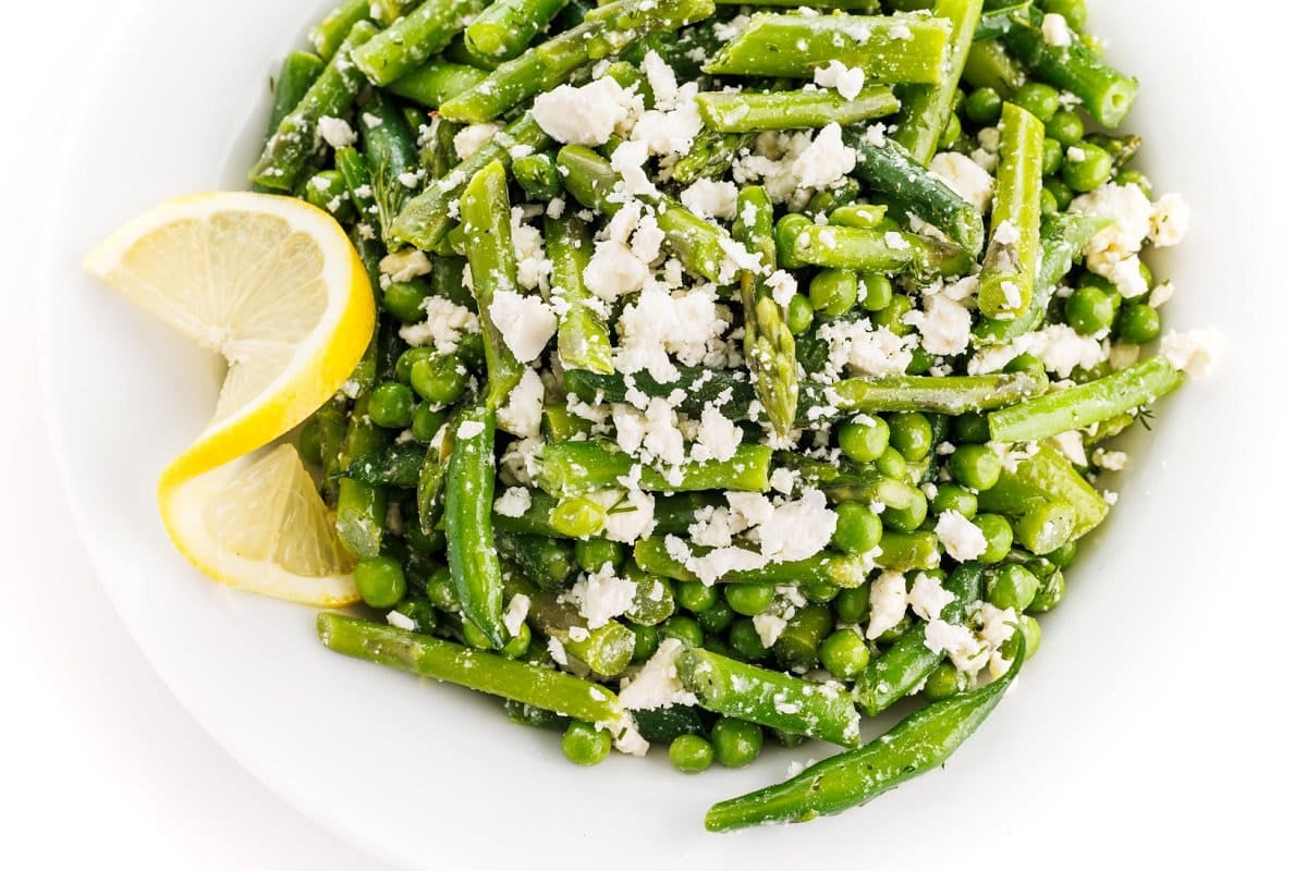 Asparagus salad with green beans and dill.