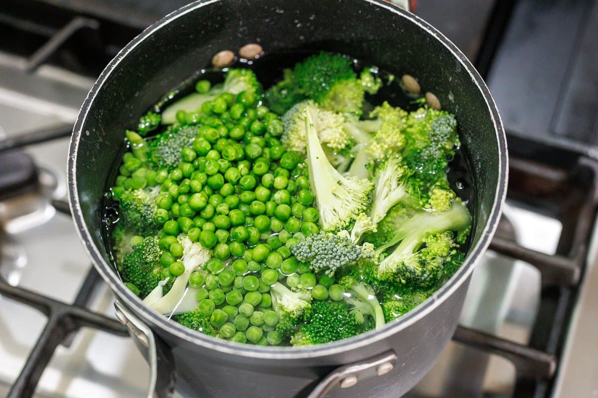 Boiling broccoli and peas.